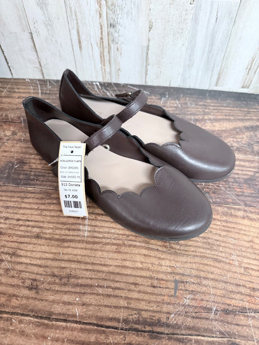 BROWN CHILDRENS PLACE SCALLOPED FLATS, SHOES Y5