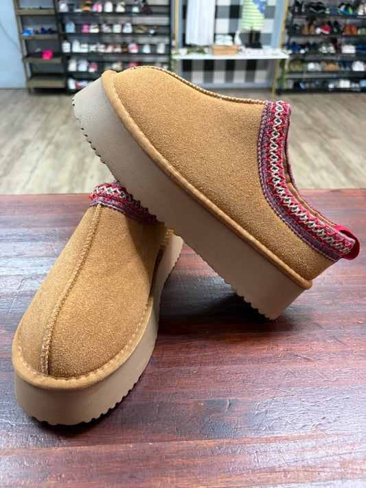 CHESTNUT  PLATFORM SLIPPERS, SHOES A7