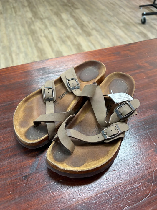 BROWN CUSHIONAIRE BUCKLE SANDAL, SHOES A8