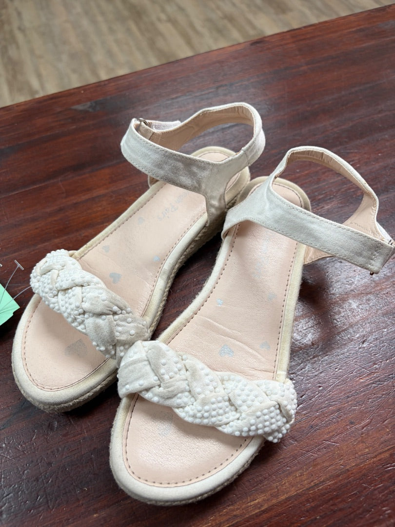 WHITE DREAM PAIRS BRAIDED STRAP PEARL SANDALS, SHOES Y3