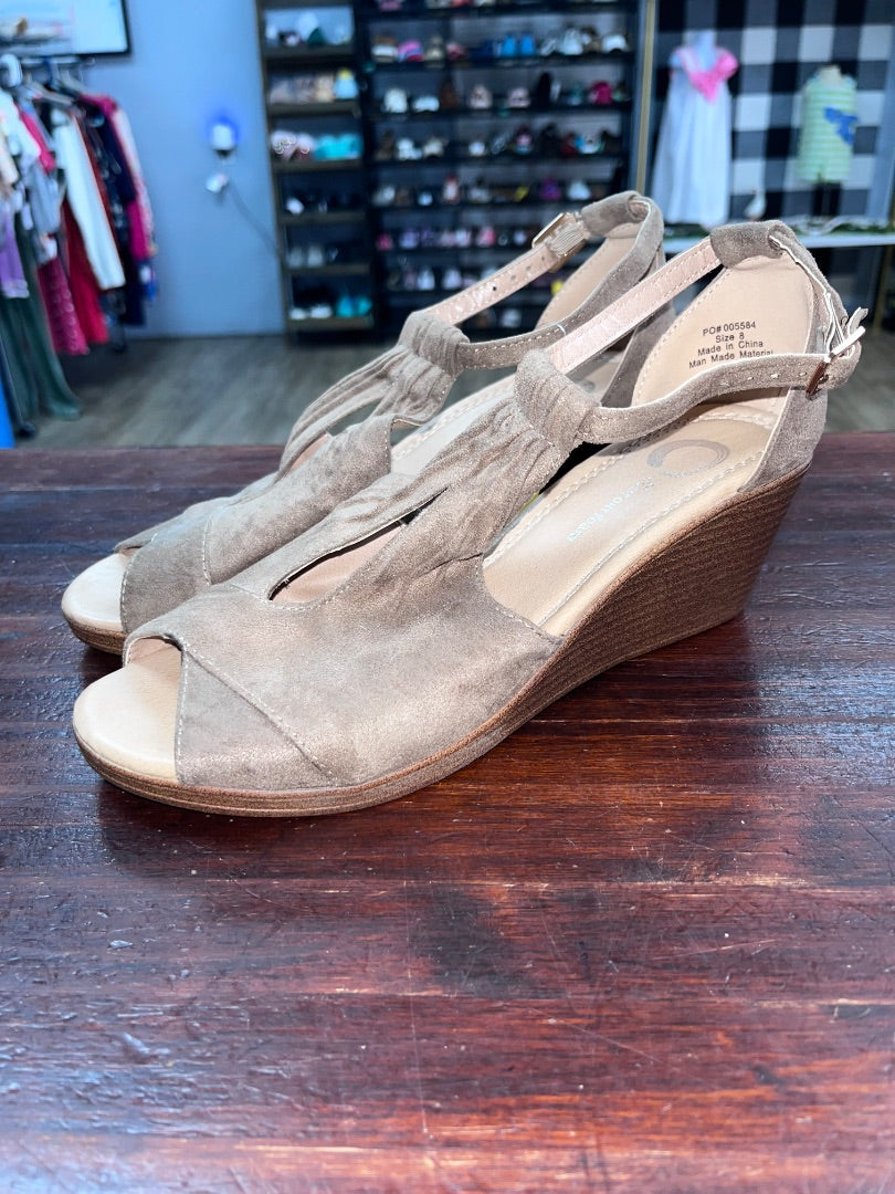 TAUPE COMFORT FOAM KEYHOLE WEDGE SANDALS, SHOES A8