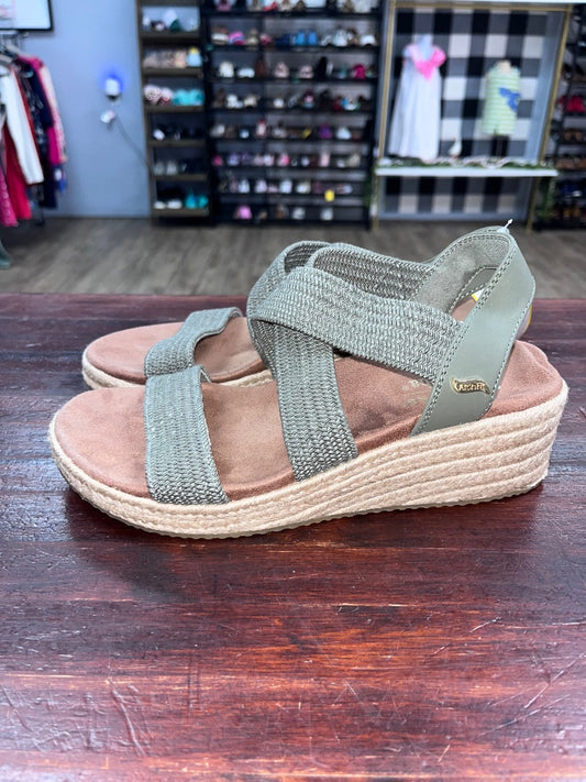 OLIVE SKECHERS NEW STRETCH STRAP MARTHA STEWART SANDALS, SHOES A8