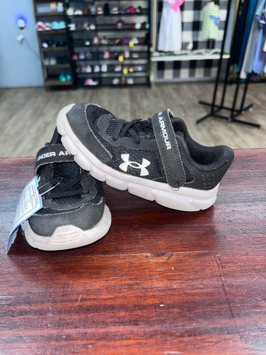 BLACK UNDER ARMOUR VELCRO STRAP SNEAKERS, SHOES 8