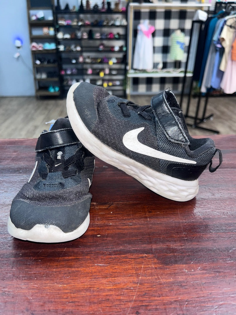 BLACK/WHITE NIKE VELCRO STRAP LOGO SNEAKERS, SHOES 9