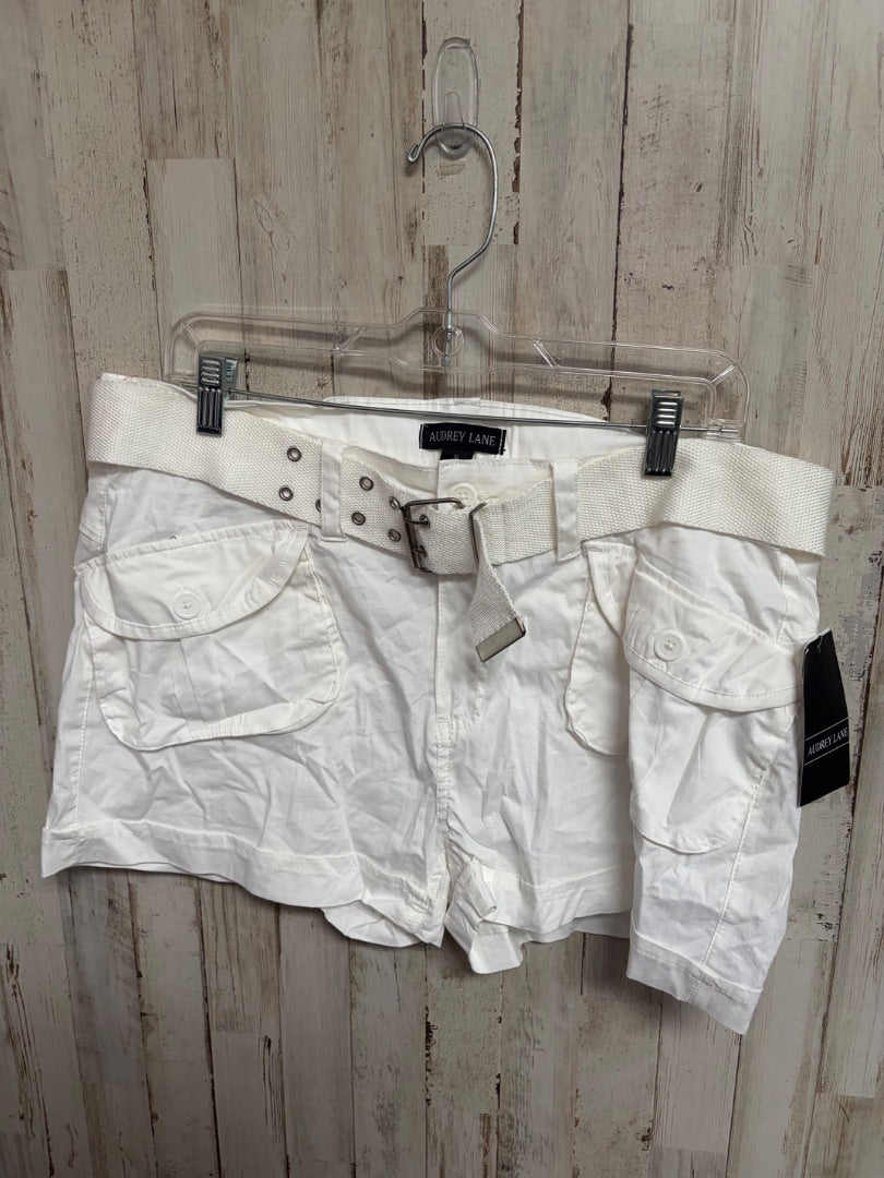 WHITE AUDREY LANE BELTED SHORTS, LADIES XL
