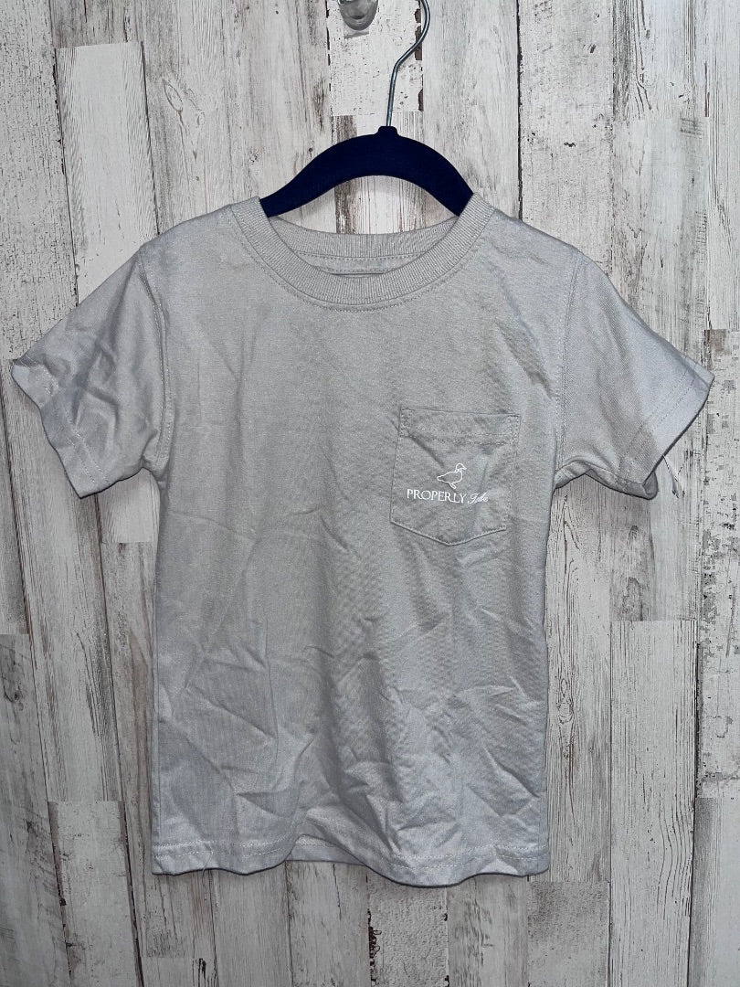 GREY PROPERLY TIED FLY FISHING POCKET TEE, BOY 3T
