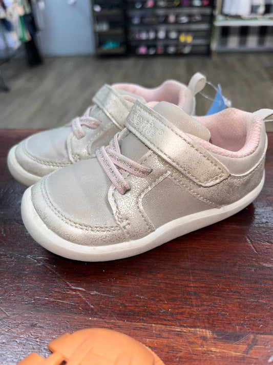SILVER MUNCHKIN SHIMMER VELCRO SNEAKERS, SHOES 6