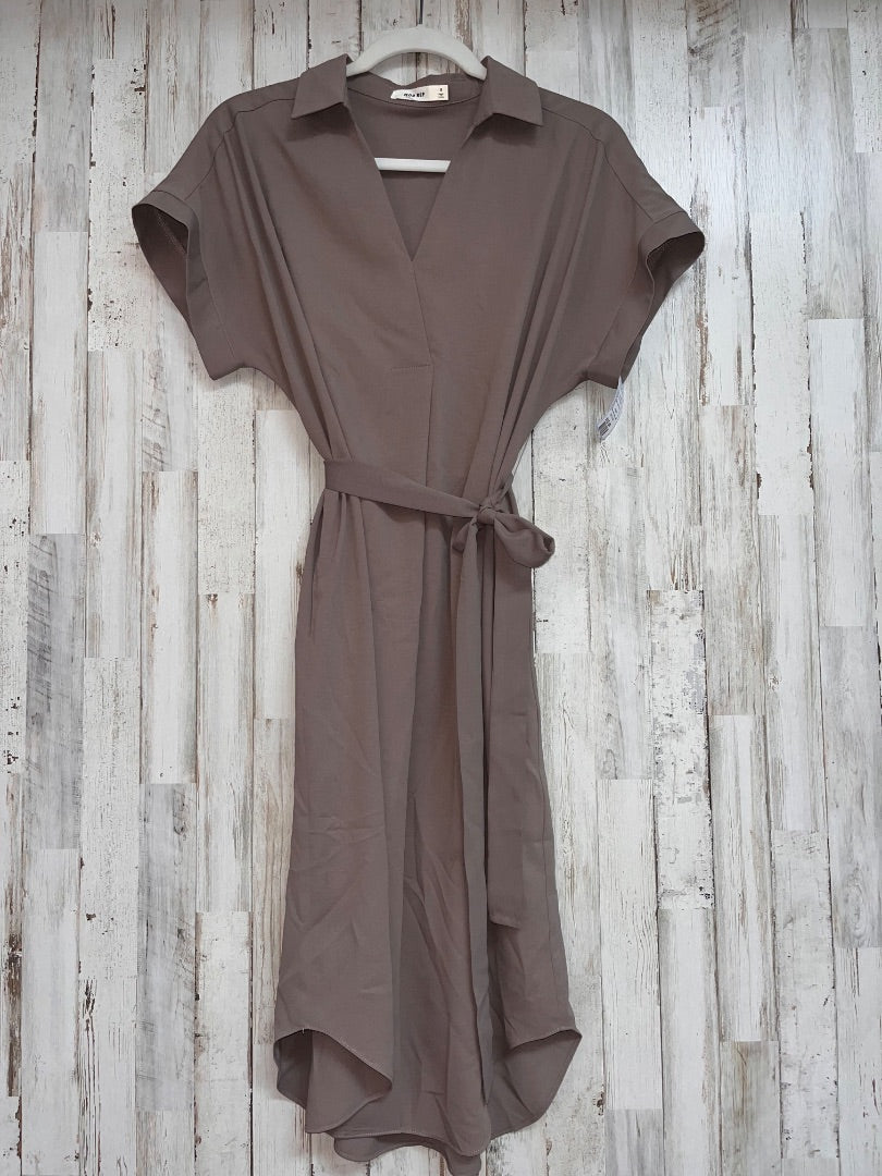 BROWN MOD REF COLLARED BELTED DRESS, LADIES S