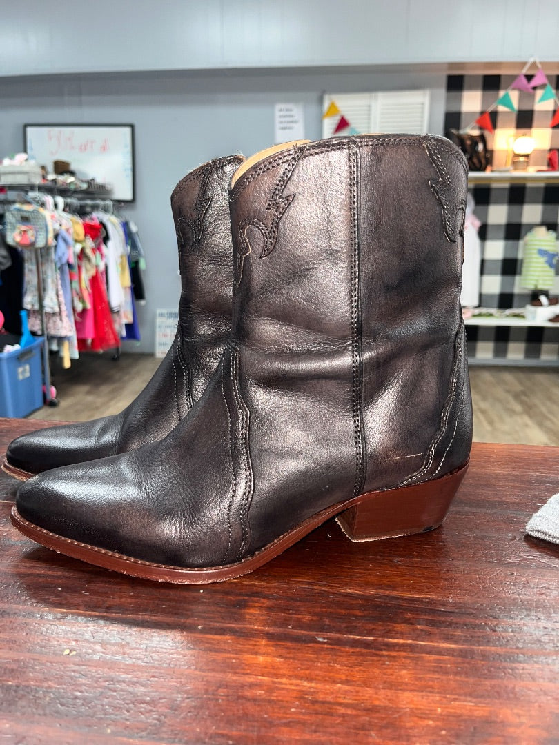 DARK CHOCOLATE FREE PEOPLE ZIP BOOTS, SHOES A8