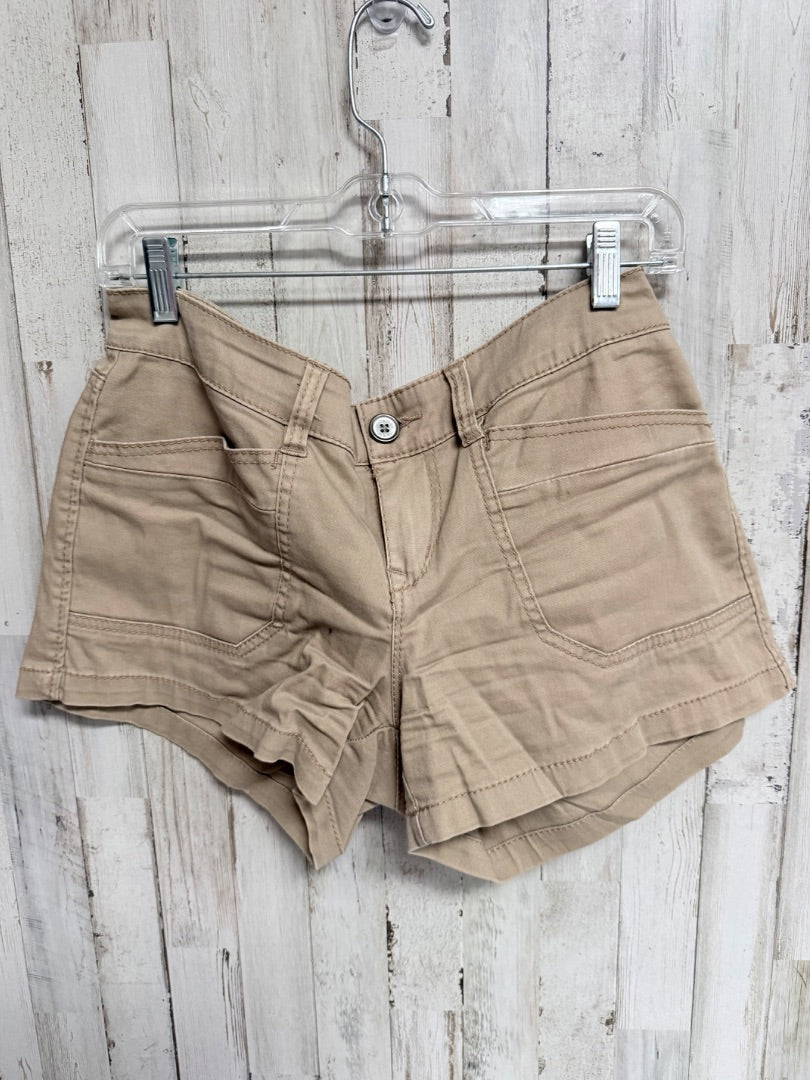 Tan Unionbay 7 Khaki shorts, Ladies M