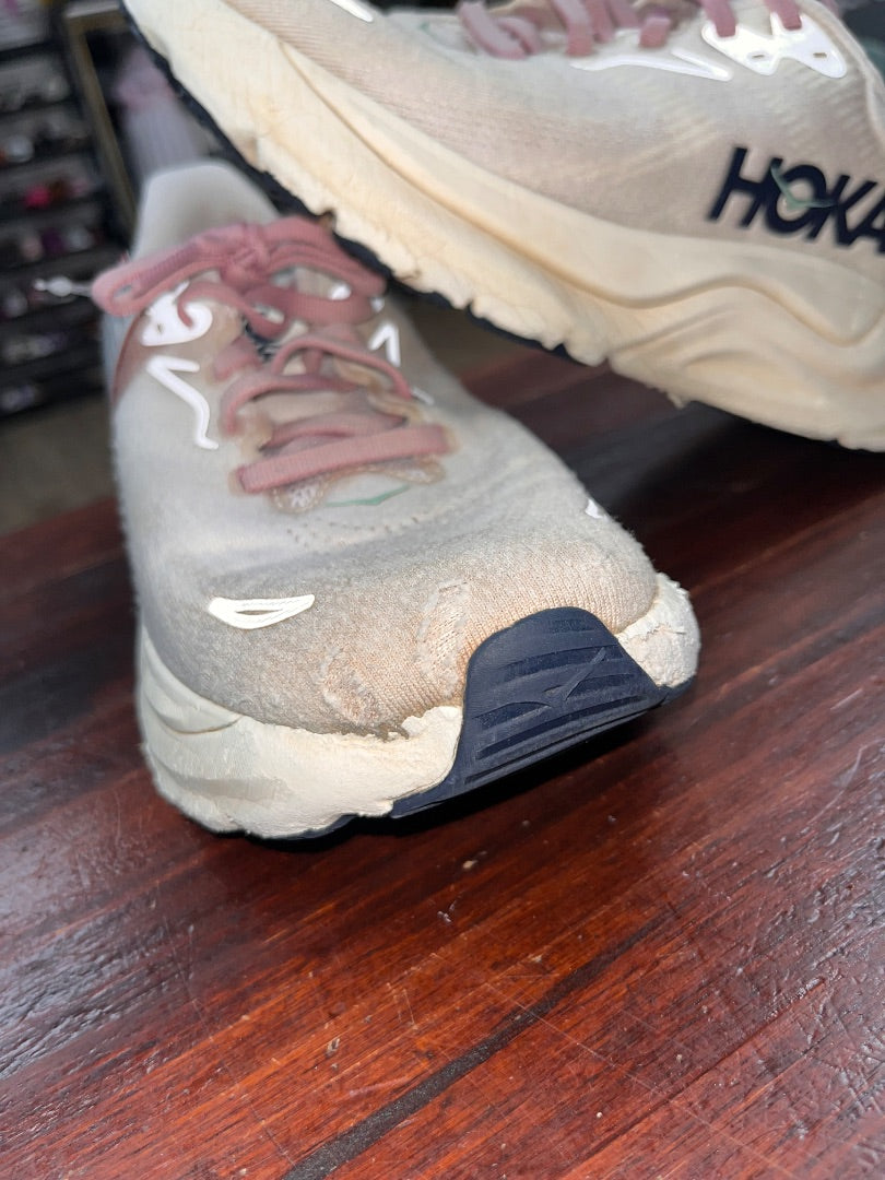 IVORY/PINK HOKA ARAHI 8 SNEAKERS, SHOES A6.5