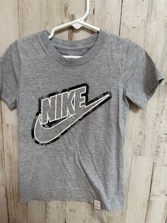 GREY NIKE LOGO TEE, BOY 4T