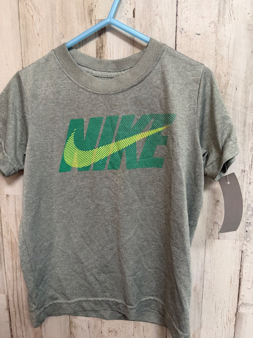 GREY NIKE LOGO DRY FIT TEE, BOY 5T
