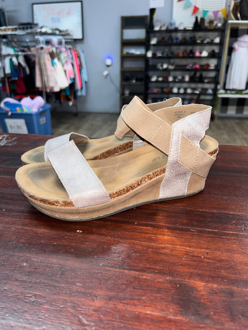 TAN PIERRE DUMAS KIDS METALLIC WEDGE SANDALS, SHOES Y3