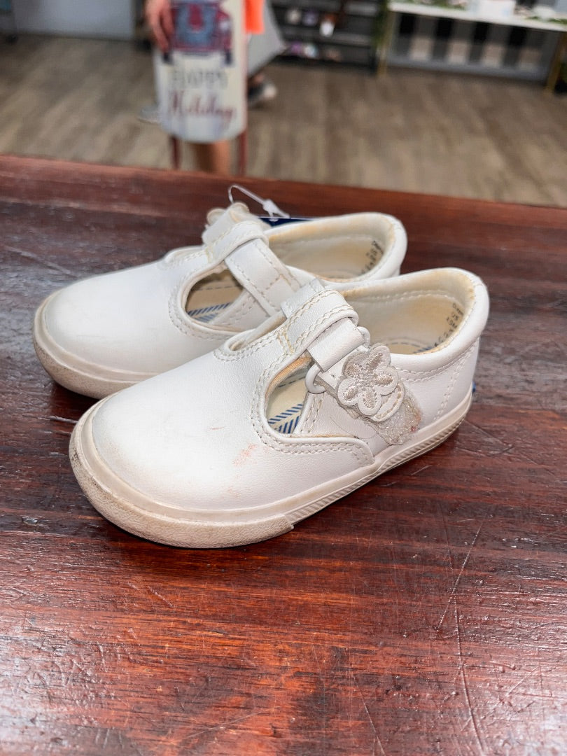 WHITE KEDS VELCRO T STRAP SHOES, SHOES 4.5