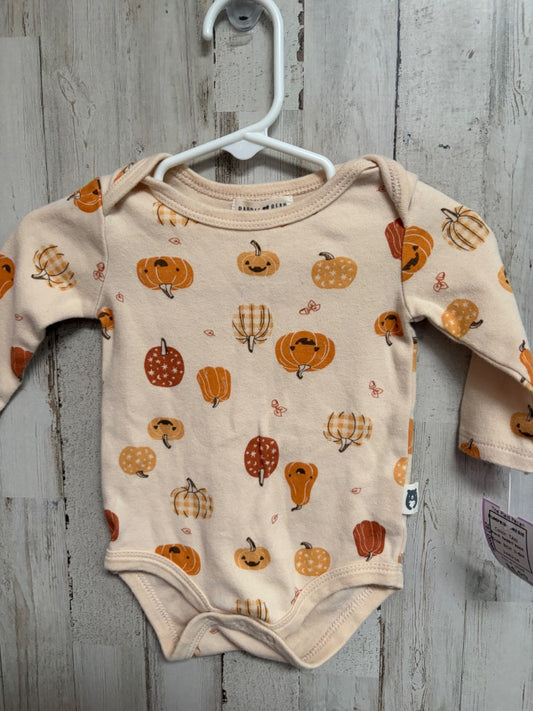 TAN RABBIT BEAR PUMPKIN ONESIE, BOY 3-6M