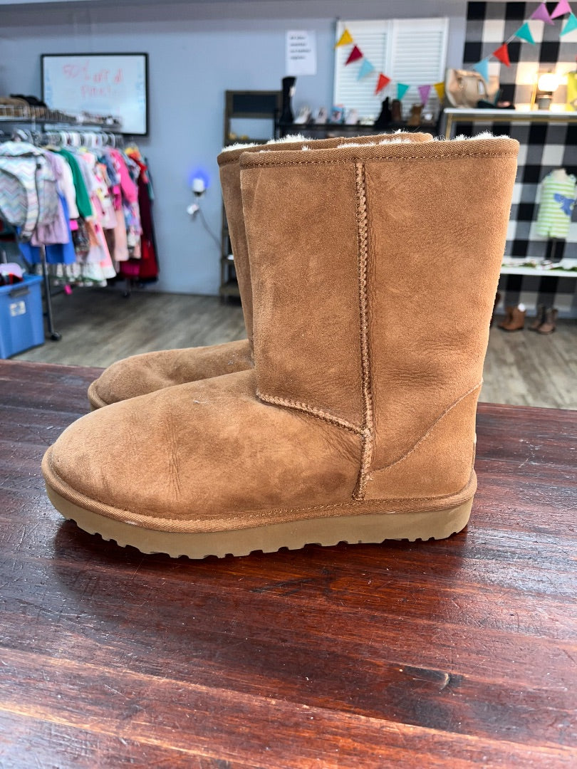 BROWN UGG CLASSIC BOOTS, SHOES A9