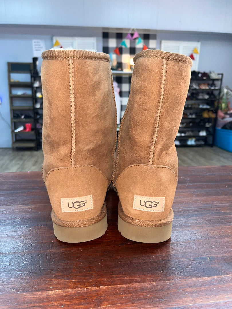 BROWN UGG CLASSIC BOOTS, SHOES A9