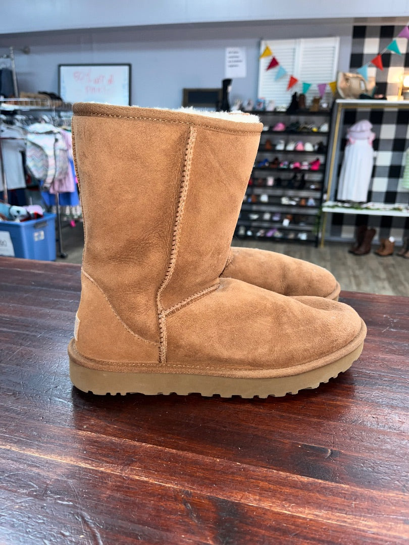 BROWN UGG CLASSIC BOOTS, SHOES A9
