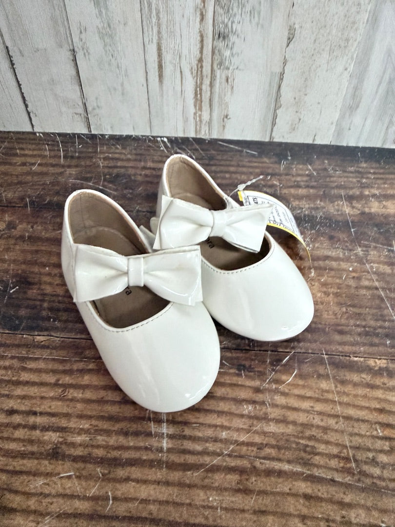 WHITE FELIX & FLORA BOW FLATS, SHOES 4.5