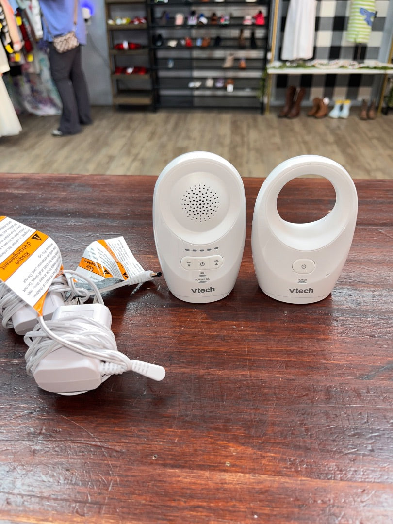 WHITE VTECH AUDIO MONITOR
