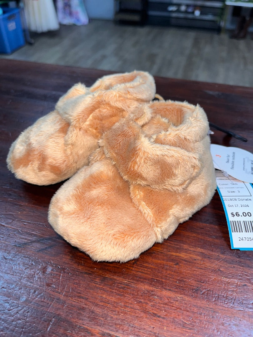 TAN WONDER NATION NEW FUZZIE VELCRO SLIPPERS, 3