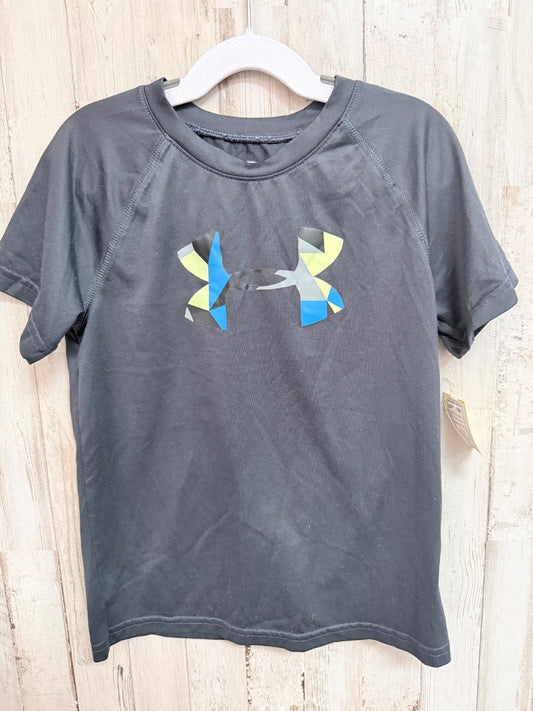BLACK UNDER ARMOUR LOGO TEE, BOYS 7