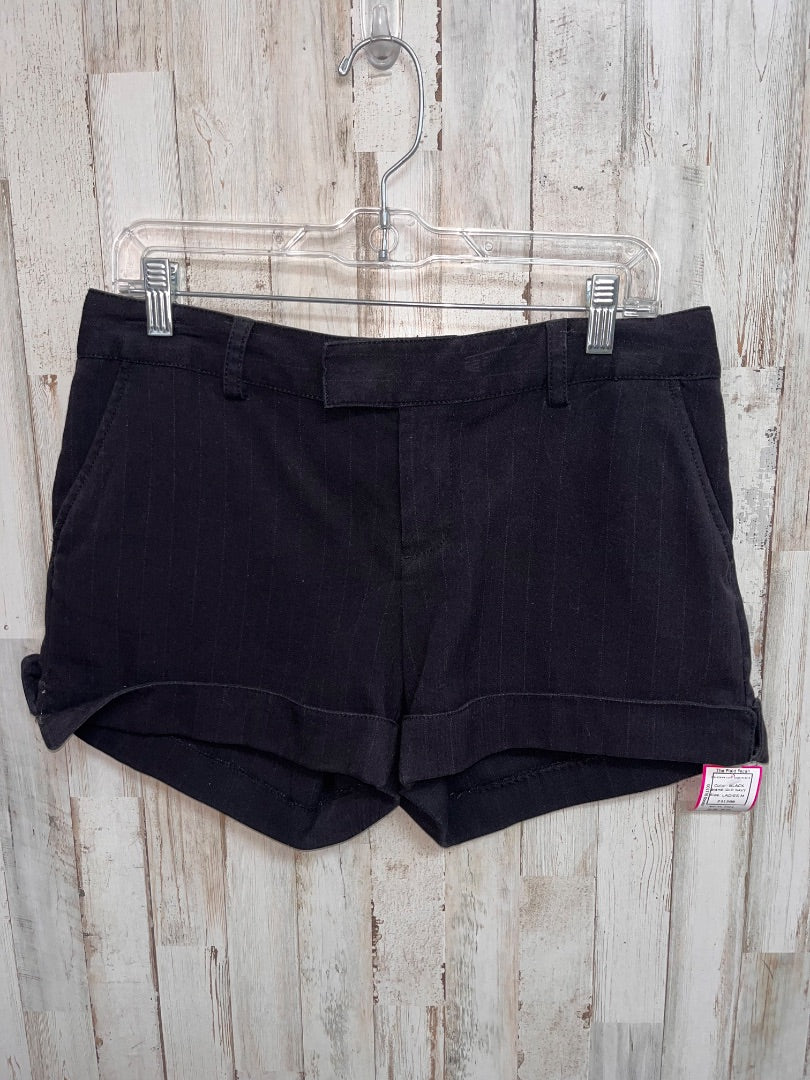 BLACK OLD NAVY PIN STRIPE CUFF SHORTS SZ 8, LADIES M