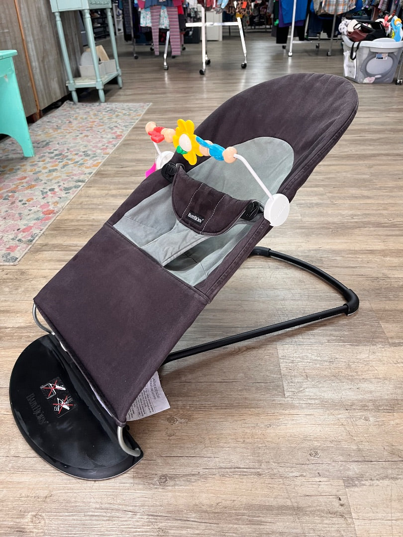 GREY BABY BJORN BABY BOUNCER WITH TOY BAR