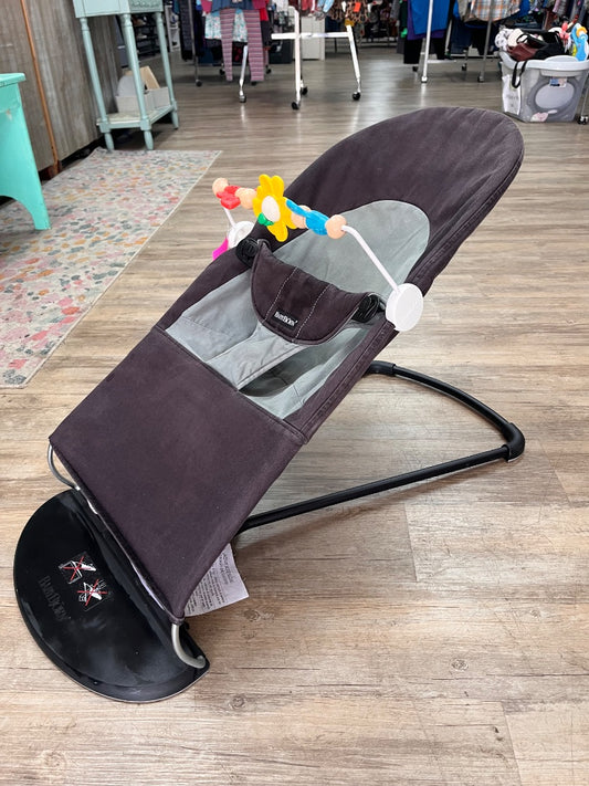 GREY BABY BJORN BABY BOUNCER WITH TOY BAR