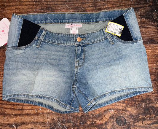 LIGHT DENIM ISABEL MATERNITY NEW SZ 6 MIDI SHORTS, MATERNITY