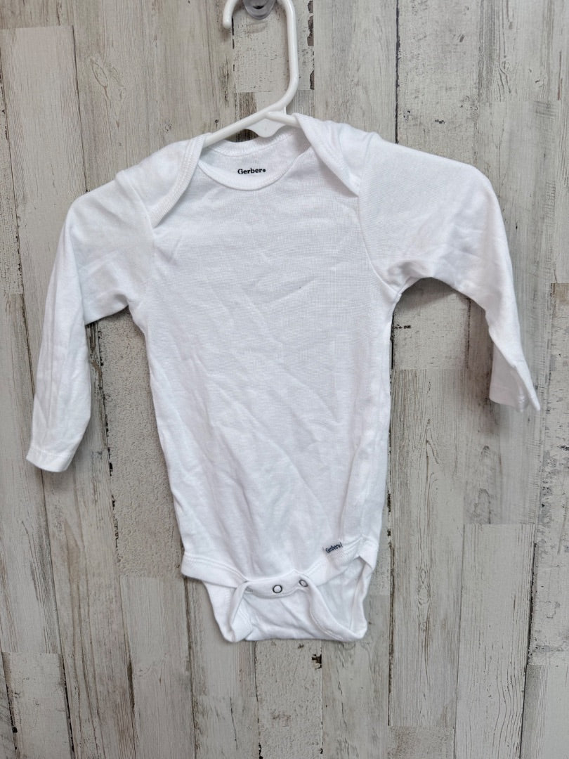 WHITE GERBER LONG SLEEVE ONESIE, BOYS 6/9M