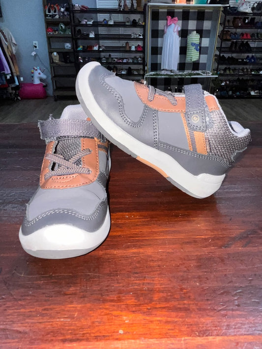 GREY/BROWN STRIDE RITE VELCRO SNEAKERS, SHOES 8.5