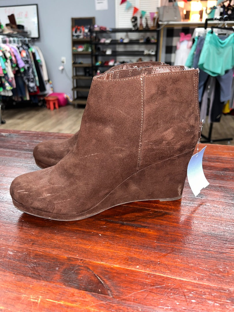 Brown Sugar Suede booties, Shoes A7.5