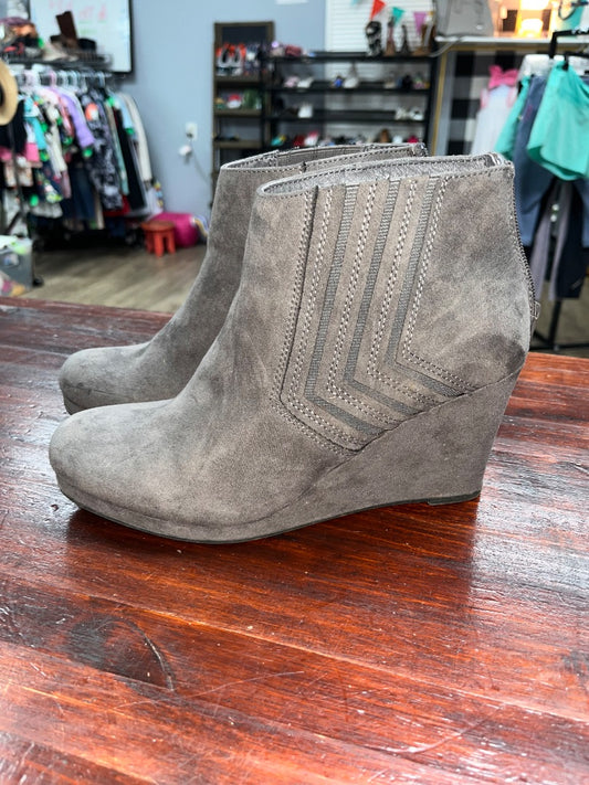 Grey Sugar Suede booties, Shoes A7.5