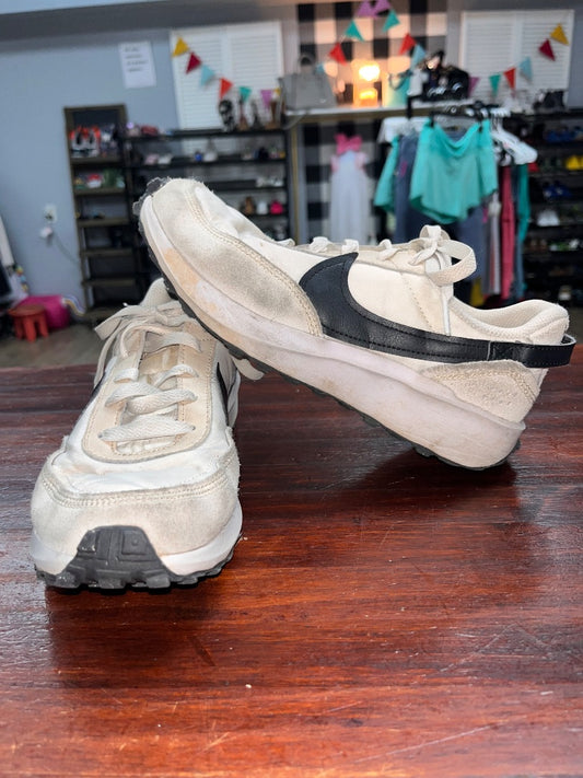 TAN/BLACK NIKE SNEAKERS, SHOES A6