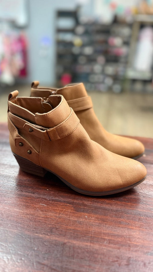 CAMEL UNION BAY ZIP ANKLE BOOTS, SHOES A6