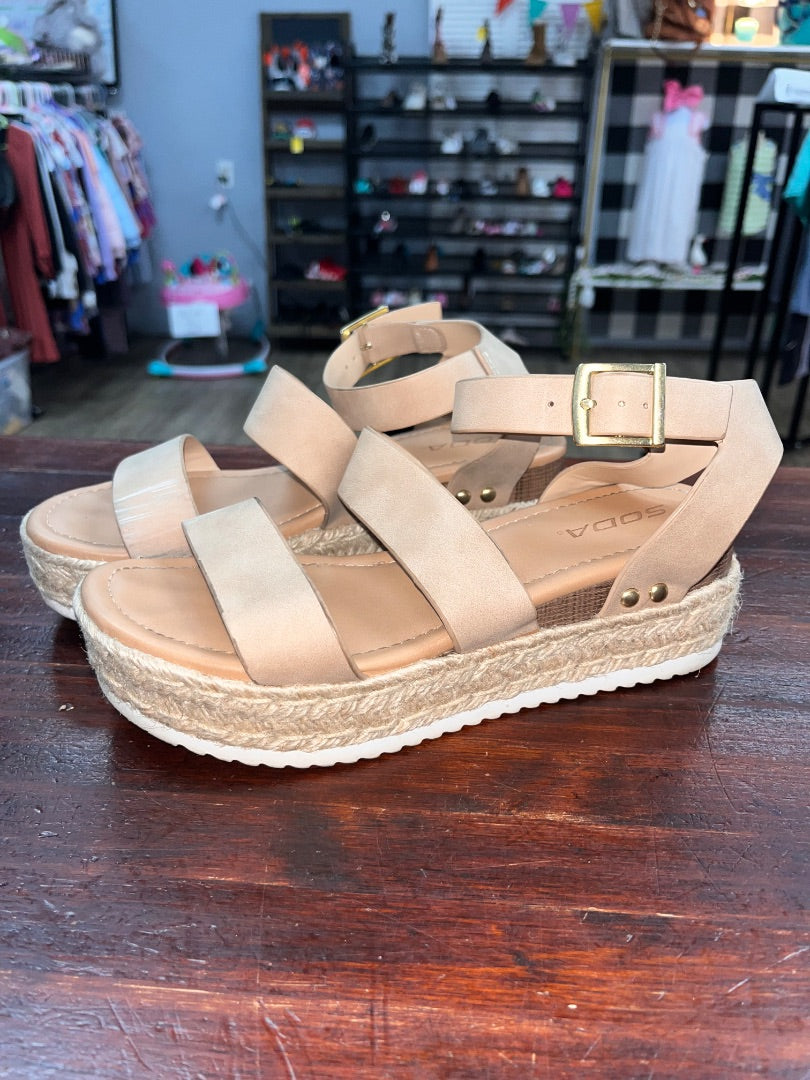TAN SODA STRAW SOLE STRAP SANDALS, SHOES A7