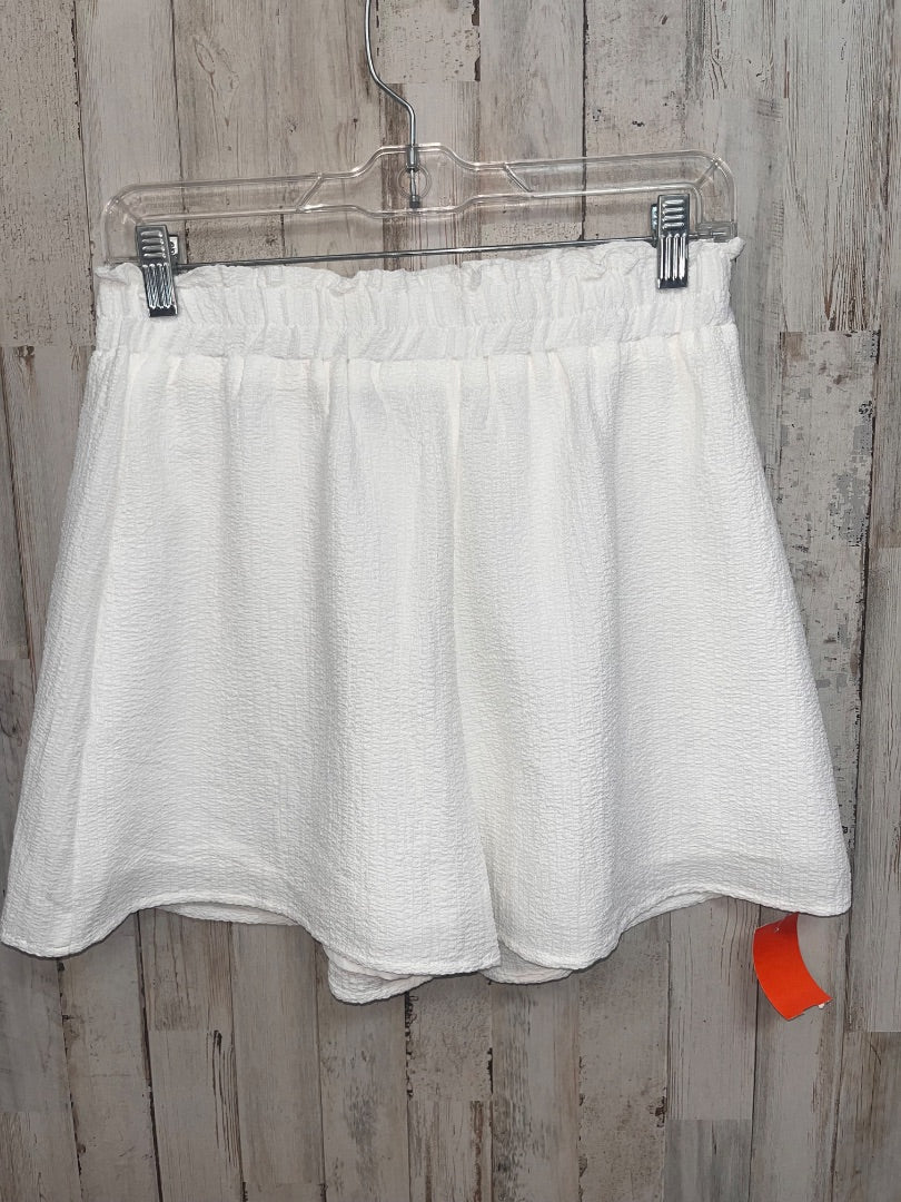 WHITE SHEIN MUSLIN SHORTS, LADIES M