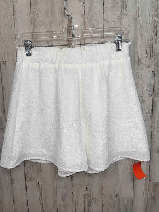 WHITE SHEIN MUSLIN SHORTS, LADIES M