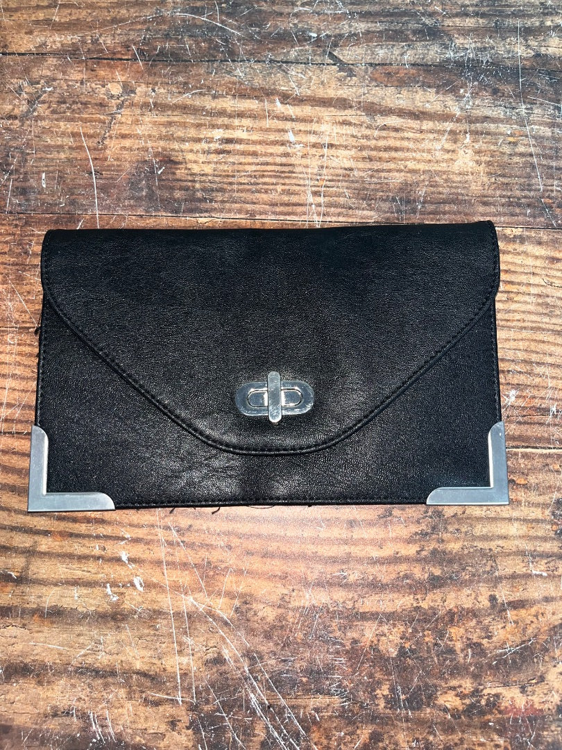 BLACK/SILVER  CLUTCH PURSE
