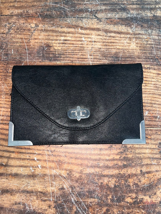 BLACK/SILVER  CLUTCH PURSE