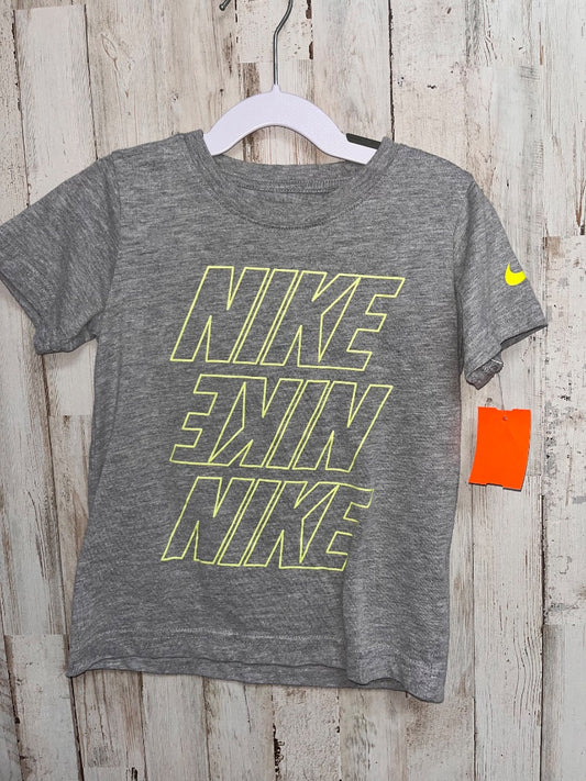 GREY/GREEN NIKE LOGO TEE, BOY 5