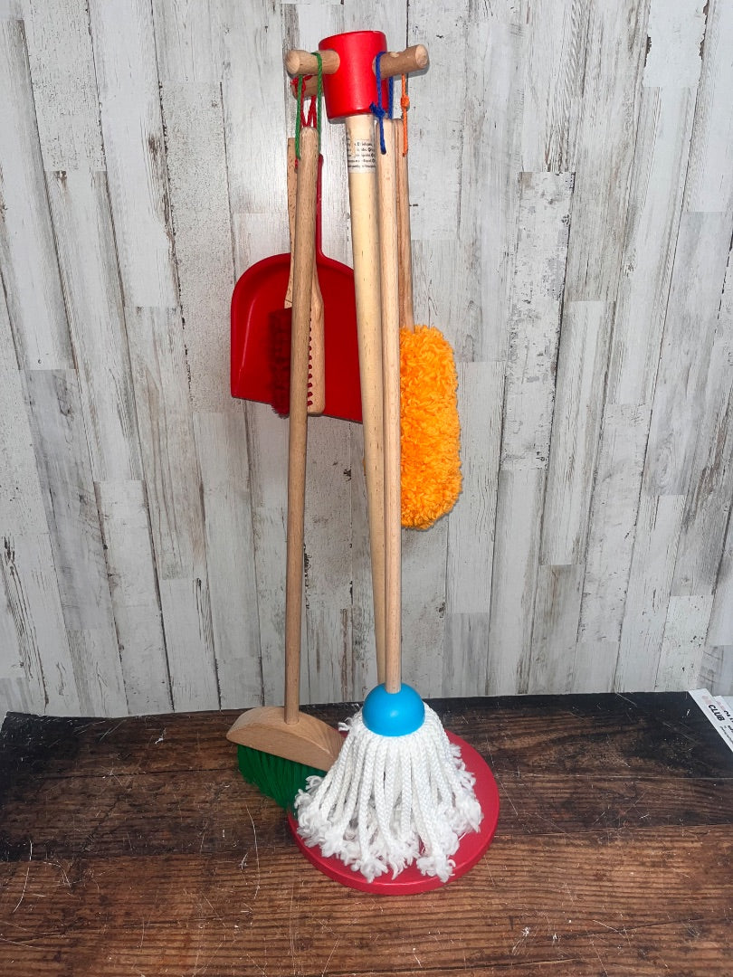 RED MELISSA & DOUG TOY CLEANING SET