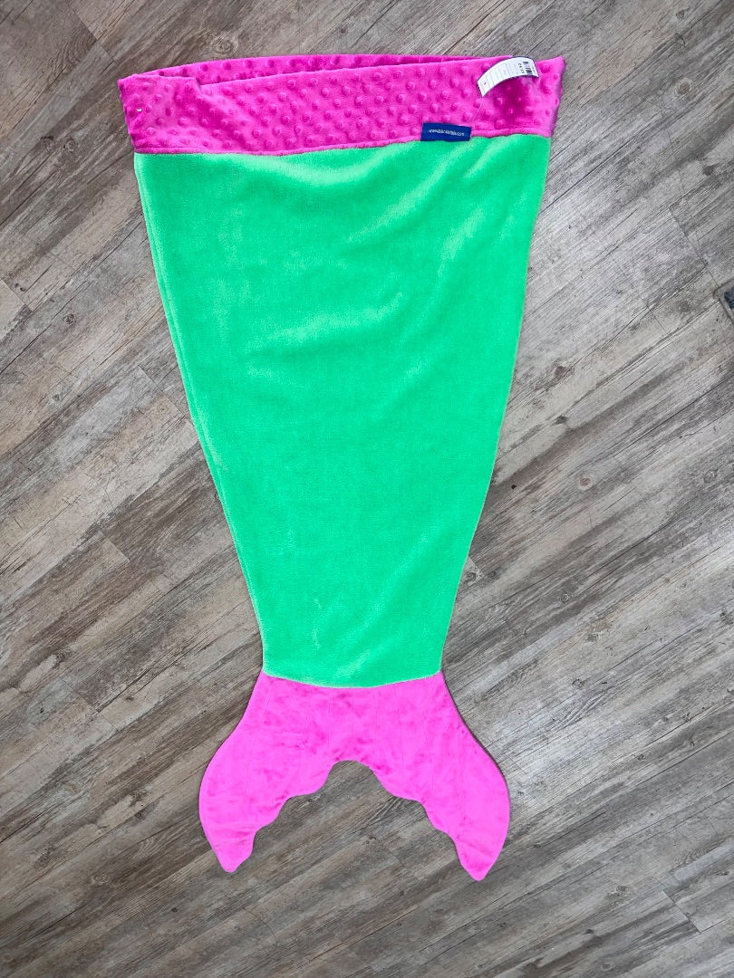 GREEN/PURPLE BLANKIETALES MERMAID TAIL BLANKET