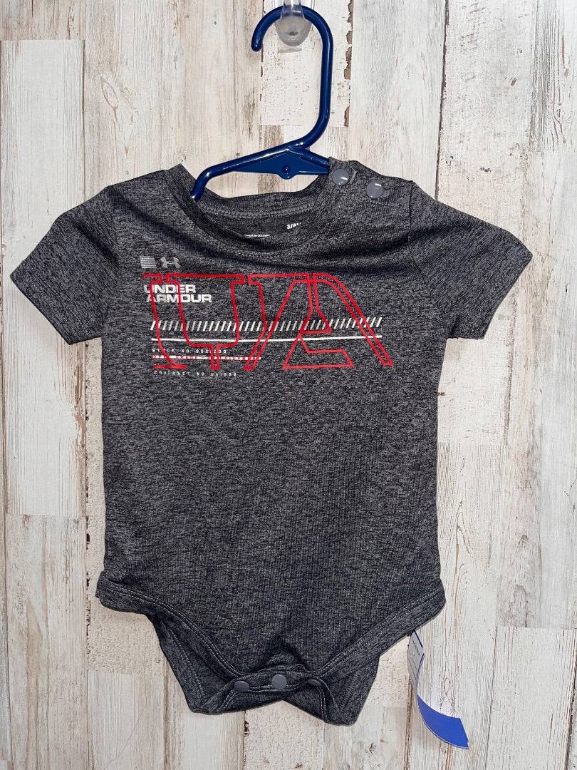 GREY UNDER ARMOUR LOGO DRY FIT ONESIE, BOY 3/6M