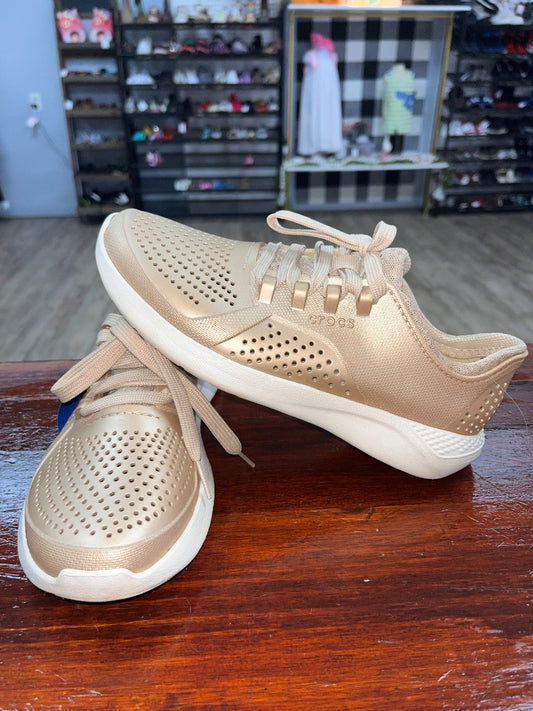 GOLD CROCS RUBBER SNEAKERS, SHOES A7