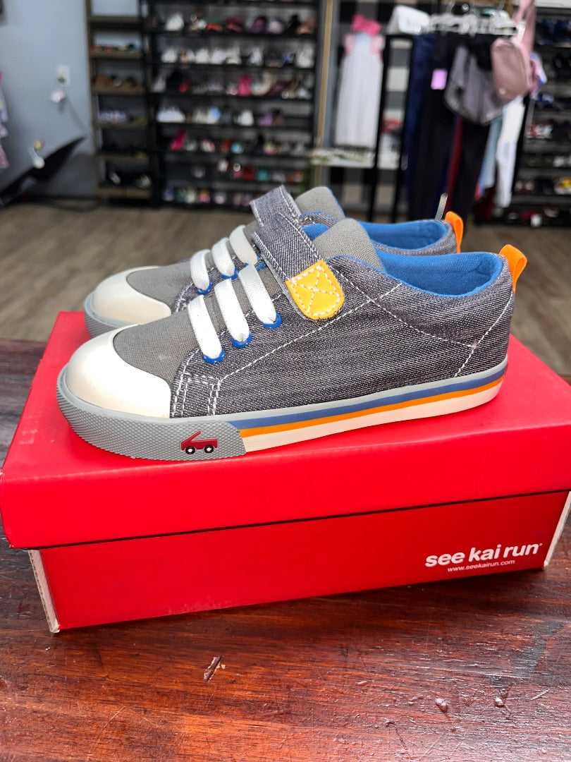 CHAMBRAY SEE KAI RUN NEW VELCRO STRAP SNEAKERS, SHOES 12.5
