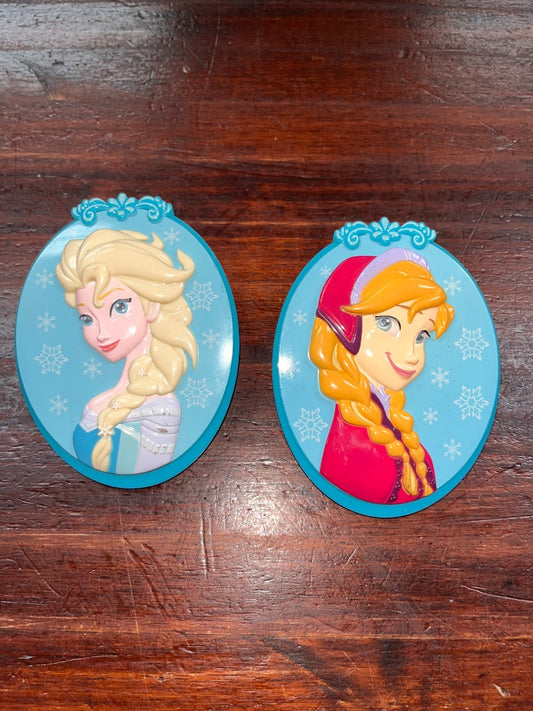 BLUE DISNEY ANNA/ELSA TOWEL CLIPS